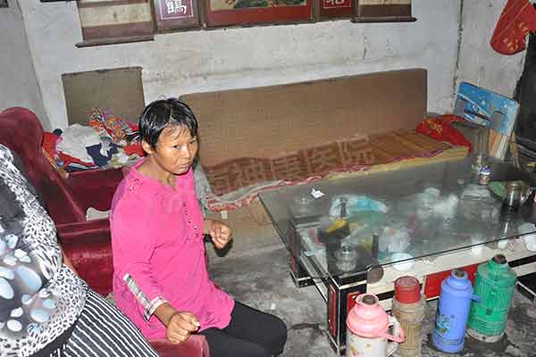 神康扶贫关爱行动:神康援助患精神分裂20多年无钱医治的于佩珍