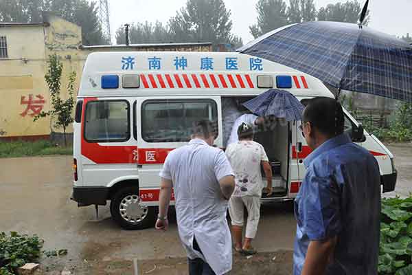 神康扶贫关爱行动:神康援助患精神分裂20多年无钱医治的于培珍