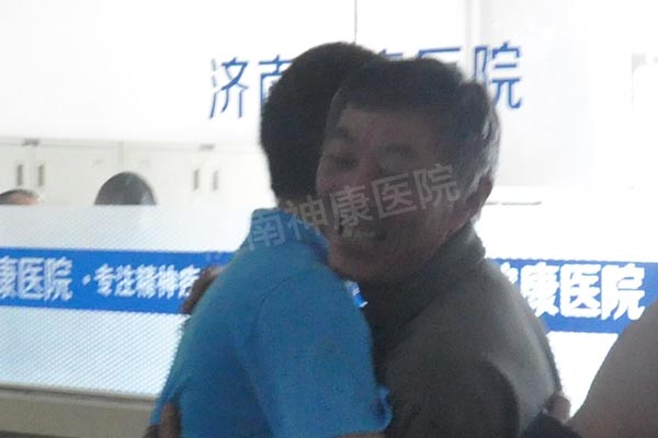 【梦圆中秋】 济南:失语六年不认爹 今夕变成“热”小伙