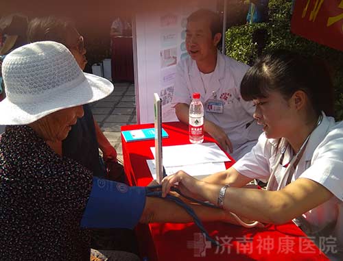 我院积极参加卫计委组织的“2017服务百姓健康行动”大型义诊活动